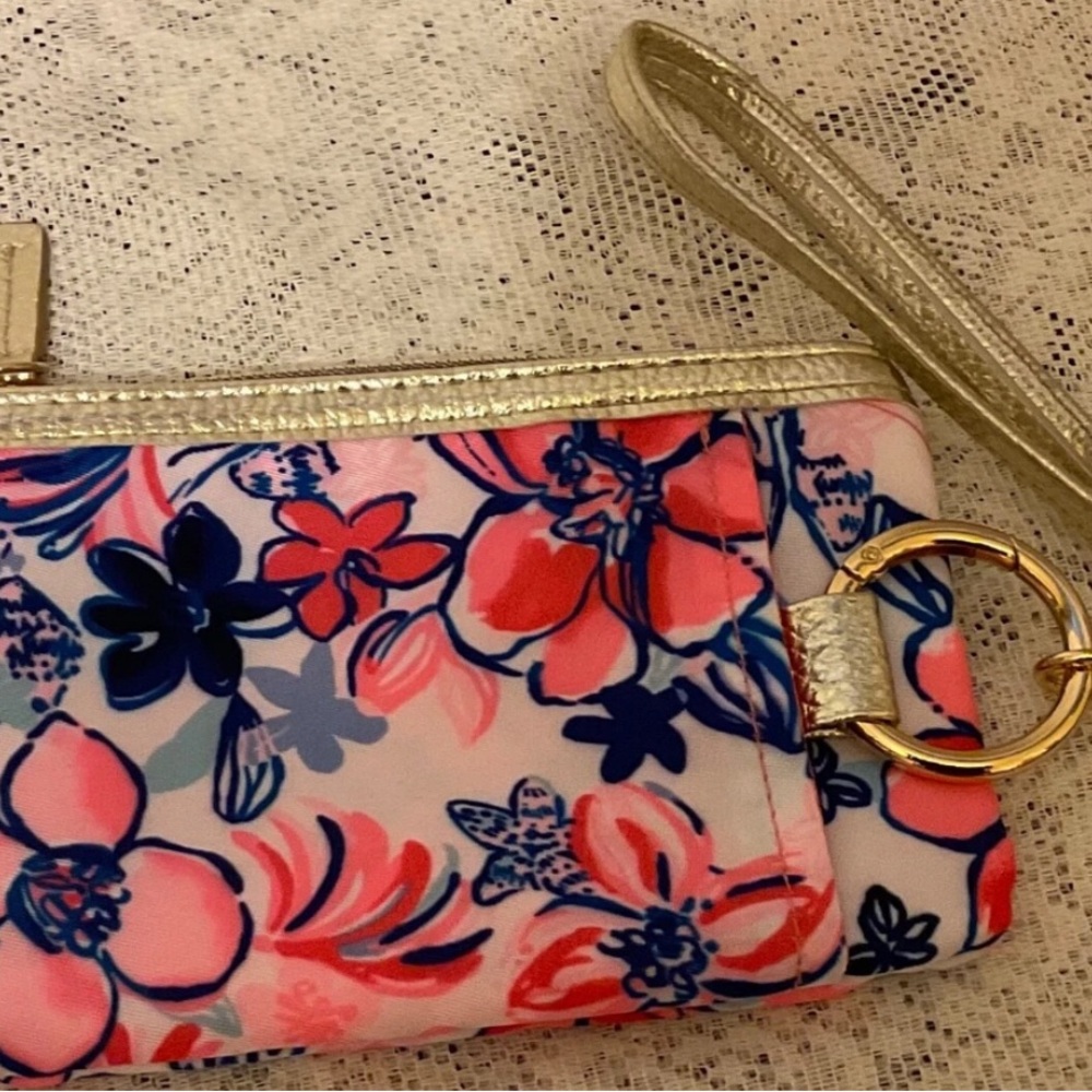 LILLY PULITZER Zip Top Wallet
"Party Like A Lobster" Wristlet
Wallet